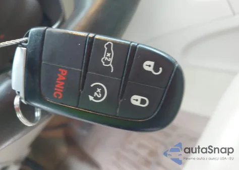 2014 Jeep Grand Cherokee Overland z USA, uszkodzony, nr VIN 1C4RJFCG8EC331303